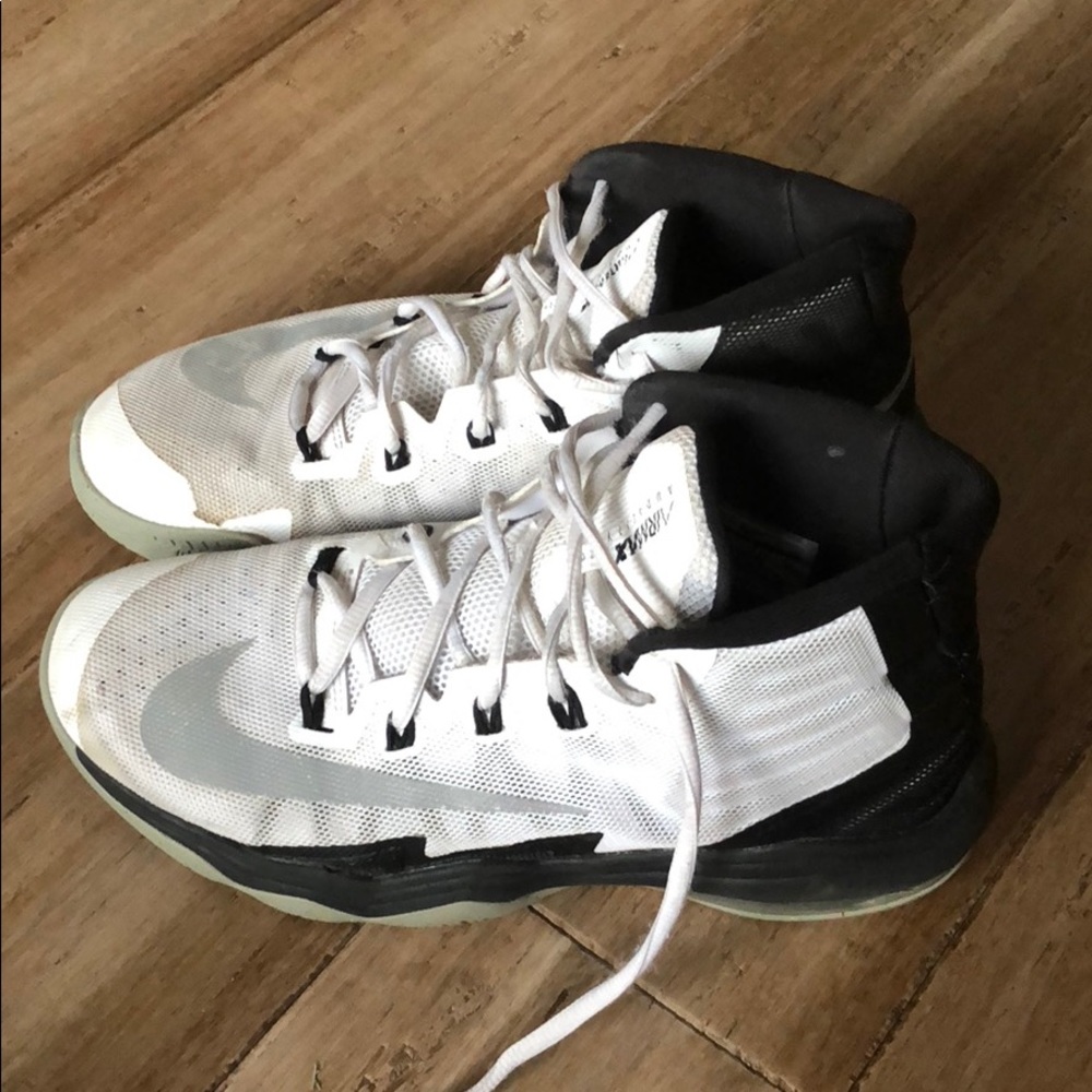 Nike Airmax Audacity basketball sneakers